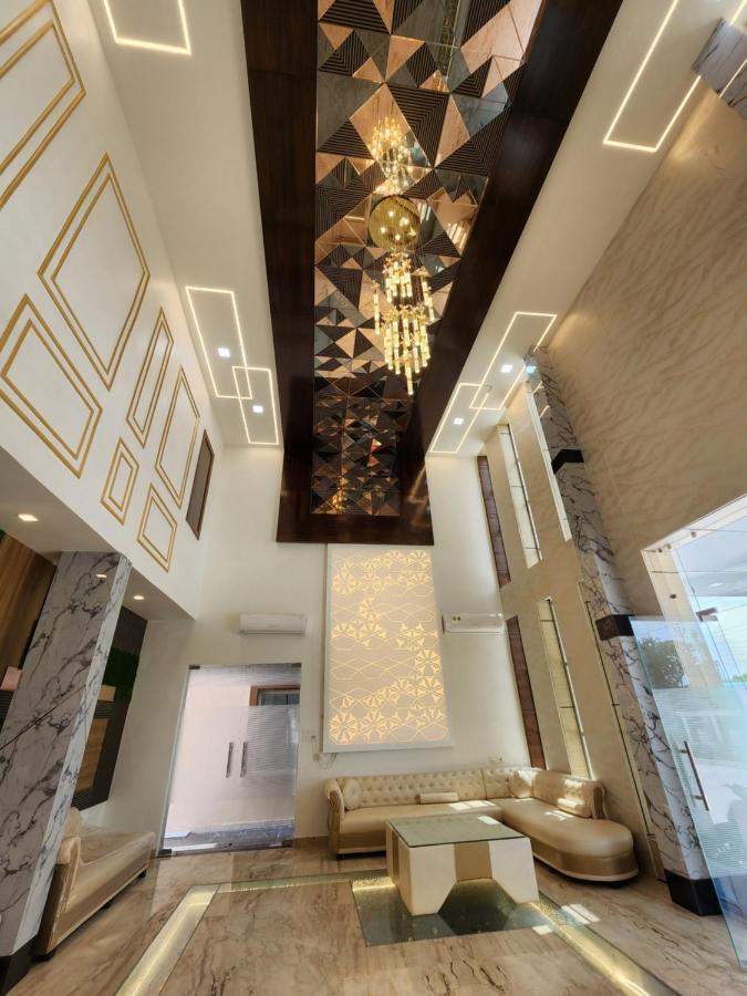 Hotel B P Emerald Matura Exterior foto